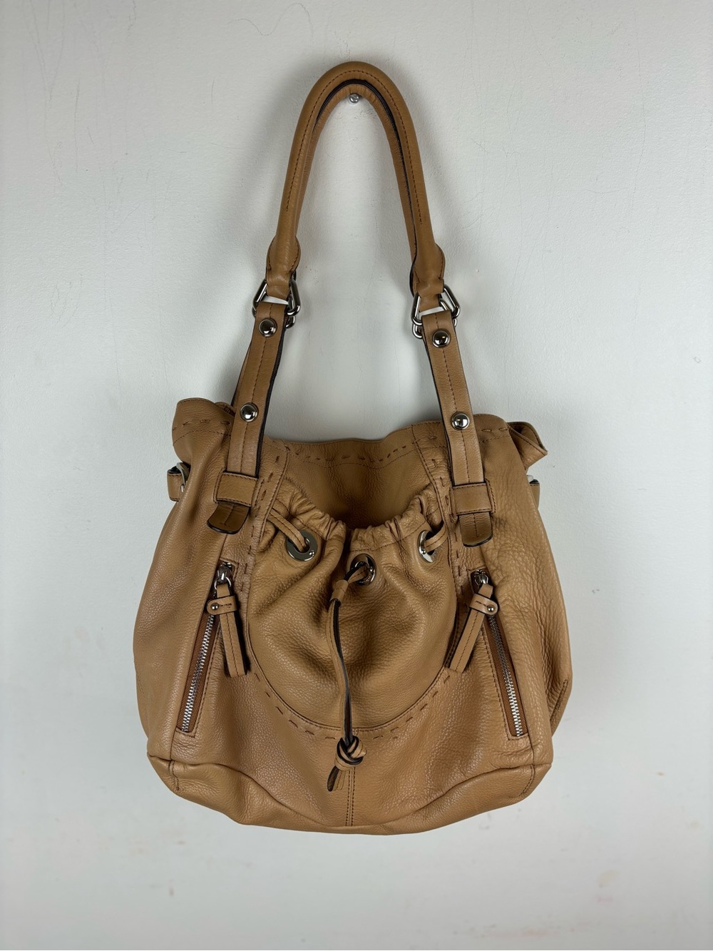 B Makowsky Leather Slouchy Hobo Shoulder Bag in Tan/Camel Shade - Picture 8 of 16